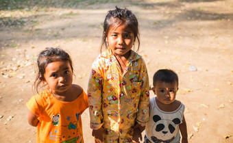 柬埔寨febuary孩子们柬埔寨乞讨钱路边柬埔寨