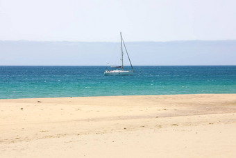 海洋景观航行船白色沙子海滩蓝色的<strong>海宁</strong>静的场景