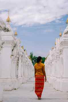 旅游舍利塔库托多宝塔世界最大书库托多佛教佛塔位于曼德勒缅甸缅甸