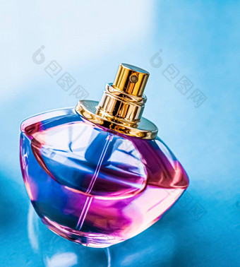 香水瓶光滑的背景甜蜜的花气味魅力香味水香水假期礼物奢侈品美化妆品品牌设计