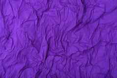紫色的皱巴巴的纸背景空间文本