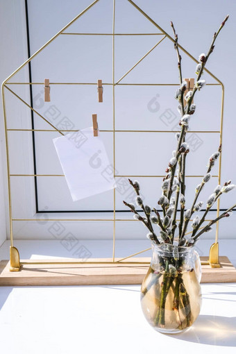 模拟室内图片框架柳树分支玻璃花瓶早午餐开花pussywillow早期春天复活节春天生活