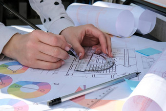 手铅笔量角器建筑项目图纸工具架构师工作场所工程室内设计师的工作表格