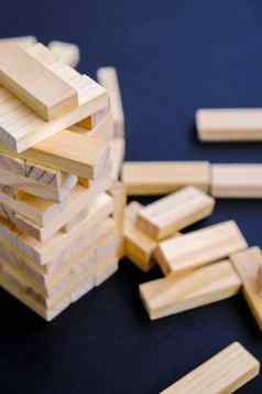 建筑木块游戏家庭木酒吧木块堆栈游戏手背景块塔体系结构模型