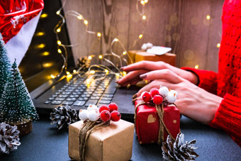 圣诞节在线购物工作教育一年装饰表格女人笔记本电脑首页冬天假期销售