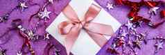 快乐圣诞节情人节一天卡使装饰白色礼物盒子粉红色的丝带闪光五彩纸屑
