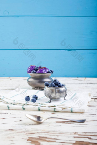 蓝莓冰奶油锡杯