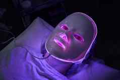 光子面具健康美化妆品过程女人脸美实验室领导面部面具光子治疗