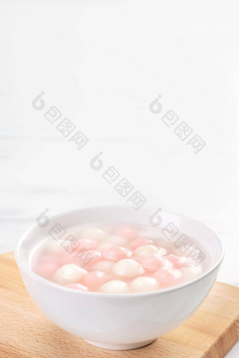 唐元汤圆美味的红色的白色大米饺子球小碗亚洲传统的节日食物中国人冬天冬至节日关闭