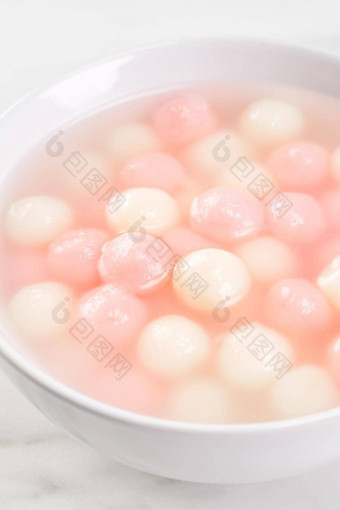 唐元汤圆美味的红色的白色大米饺子球小碗亚洲传统的节日食物中国人冬天冬至节日关闭
