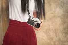 女孩古董相机手