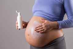 怀孕了女人应用保湿霜胃
