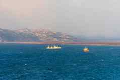 海景船只阿瓦查湾堪察加半岛
