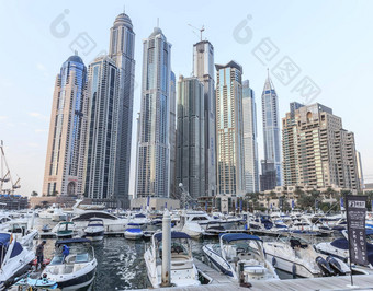 迪拜阿联酋1月现代摩天大楼谢赫。扎耶德路迪拜曼联阿拉伯阿联酋航空公司1月迪拜最快日益增长的城市世界