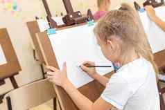 孩子画图像画架教室