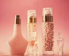 香水瓶化妆过来这里粉红色的背景奢侈品美化妆品产品古董效果