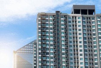 公寓建筑外摩天大楼建筑透明的玻璃窗户公寓回来视图公寓建筑安装空气护发素住宅建筑真正的房地产业务