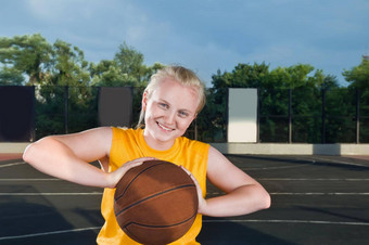 快乐十几岁的女孩<strong>篮球</strong>