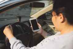业务女人坐着车智能手机模型图像女司机电话屏幕