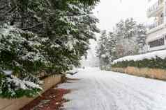 路完全覆盖雪维利西亚区雪风暴雅典城市资本希腊欧洲