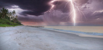闪电风暴海洋港口皇家海滩