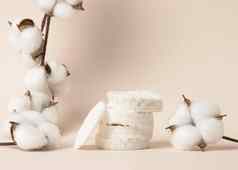 白色棉花海绵米色背景设计美医学化妆品行业