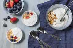美味的早餐酸奶水果高质量美丽的照片概念