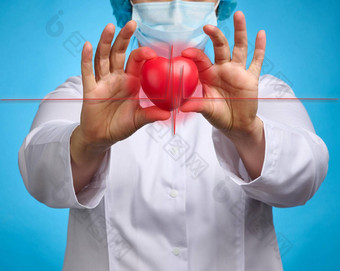 医生白色医疗外套持有红色的心心血管疾病概念早期诊断蓝色的<strong>背景</strong>