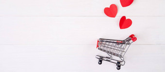 购物车心形状纸木表格出售概念节日情人节一天2月超市商店象征庆祝活动商务销售假期概念