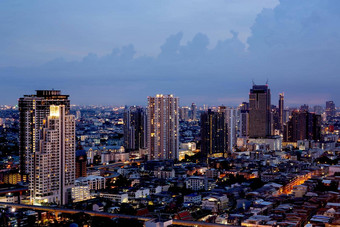 曼谷泰国7月视图景观曼谷塔河晚上市中心城市景观《暮光之城》泰国摩天大楼公寓