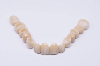 美丽的牙科桥孤立的wite使陶瓷瓷审美恢复牙损失陶瓷锆最后版本金属免费的陶瓷牙科冠
