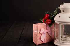 粉红色的礼物盒子圣诞节假期装饰加兰