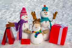 冬天出售横幅交付礼物雪人赠送雪人父亲妈妈。雪人婴儿惊喜户外雪男人。出售圣诞节雪人购物袋圣诞节礼物