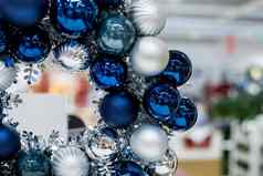 假期轮框架银蓝色的玻璃圣诞节球孤立的模糊背景快乐一年装饰首页快乐圣诞节出现圣诞节花环