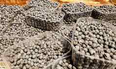 新鲜的成熟的工匠蓝莓薄荷容器健康的零食加载维生素矿物质浆果计数器超市
