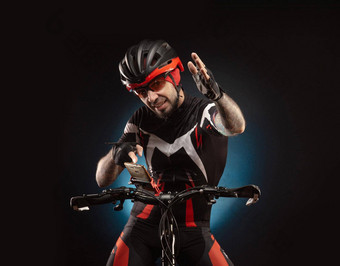 guy-cyclist自行车头盔电话导航器