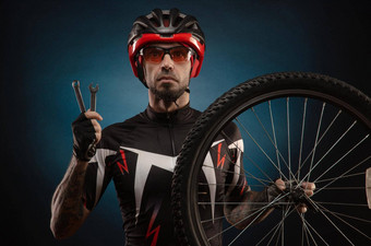 guy-cyclist自行车头盔自行车轮