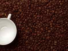 白色杯咖啡豆子咖啡豆子宏摘要背景纹理咖啡豆子纹理食物背景咖啡豆子