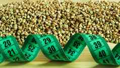 绿色测量磁带背景生荞麦菜概念饮食健康的营养素食主义者有机食物概念检疫重量损失复制空间文本前视图平躺