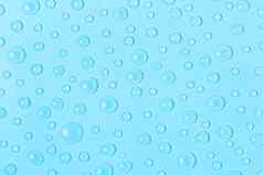 水滴柔和的蓝色的背景水纹理关闭背景玻璃覆盖滴水水泡沫