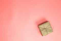 礼物盒子包装棕色（的）纸礼物盒子粉红色的粉红色的背景复制空间前视图母亲一天情人节一天生日概念现代设计