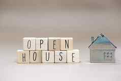开放房子标志文本木多维数据集真正的房地产抵押贷款业务出售概念背景象征房子