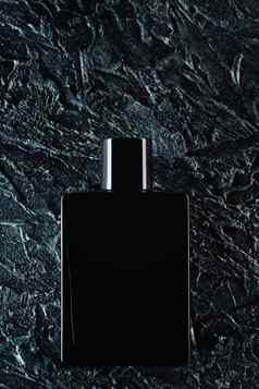 轮廓黑色的瓶水厕所但黑暗背景广告照片香水黑暗风格