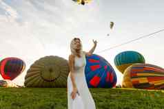女人热空气气球夏天