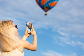 令人惊异的视图女人空气气球<strong>艺术图片</strong>美世界感觉完整的自由