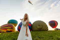 女人热空气气球夏天