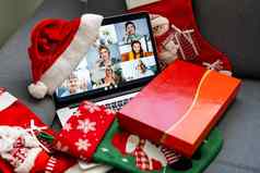 家庭在线视频会议圣诞节虚拟调用屏幕移动PC礼物远程谈话妈妈妻子孩子们首页隔离