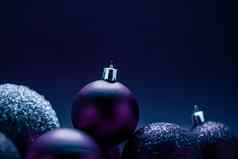 紫色的圣诞节装饰物节日冬天假期背景