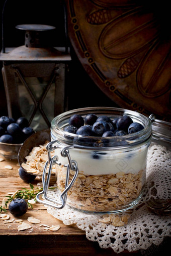 牛奶什锦早餐<strong>酸奶</strong>蓝色的浆果玻璃Jar