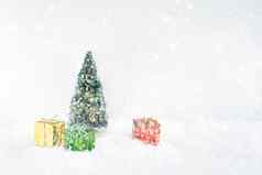 圣诞节装饰圣诞节问候卡装饰圣诞节冷杉树礼物雪复制空间